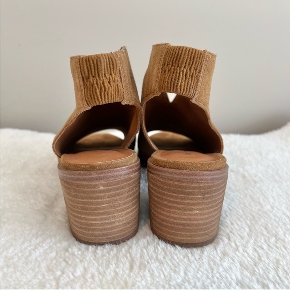 LUCKY BRAND Terif Topanga Tan Suede Leather Sandals Size 8.5 - Picture 6 of 9